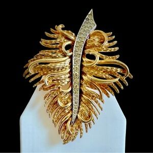 Vintage Signed And Numbered Boucher Goldtone And Rhinestone Abstract Leaf Brooch